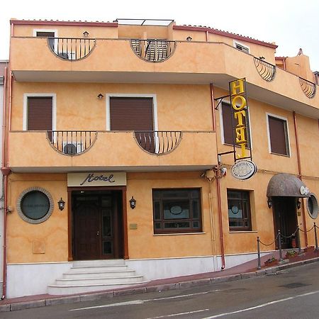 Hotel Mistral Portoscuso Εξωτερικό φωτογραφία