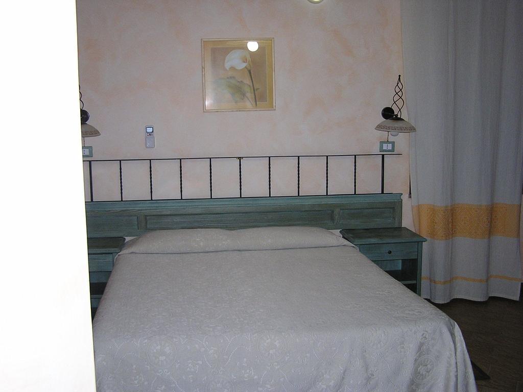 Hotel Mistral Portoscuso Εξωτερικό φωτογραφία