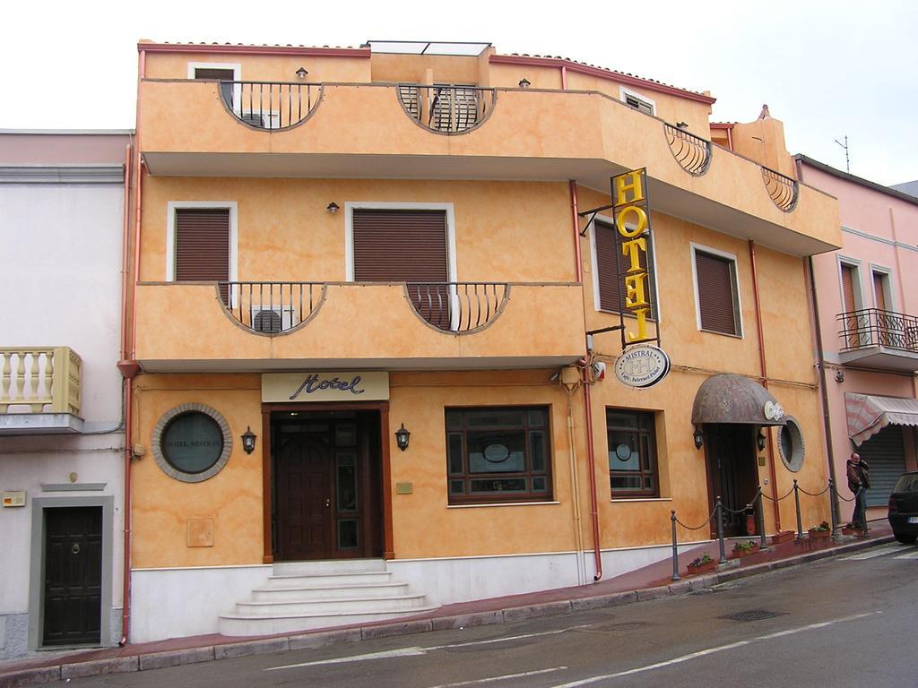 Hotel Mistral Portoscuso Εξωτερικό φωτογραφία