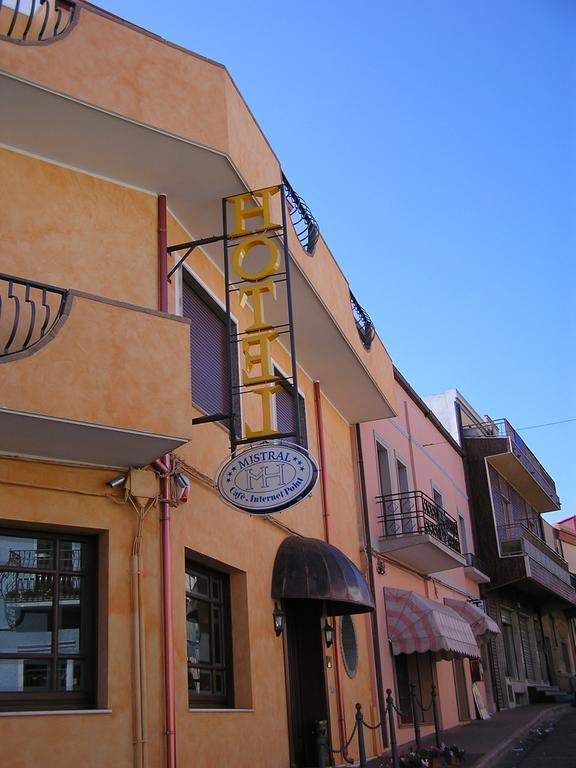 Hotel Mistral Portoscuso Εξωτερικό φωτογραφία
