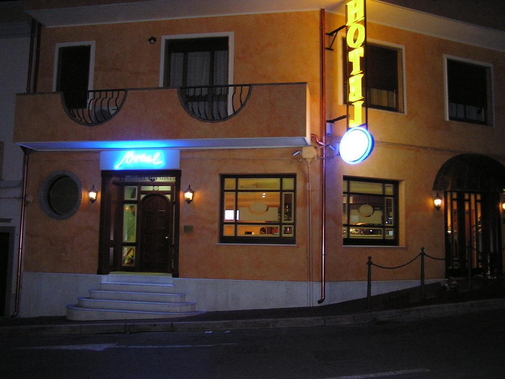 Hotel Mistral Portoscuso Εξωτερικό φωτογραφία