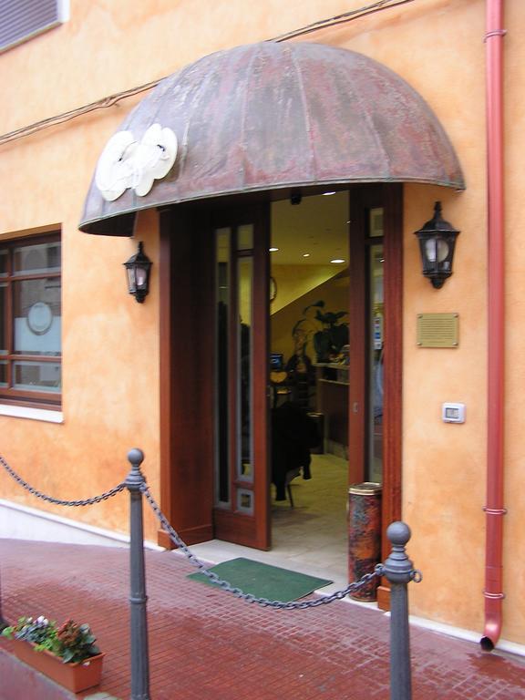 Hotel Mistral Portoscuso Εξωτερικό φωτογραφία