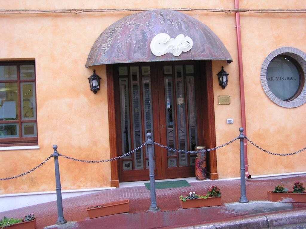 Hotel Mistral Portoscuso Εξωτερικό φωτογραφία